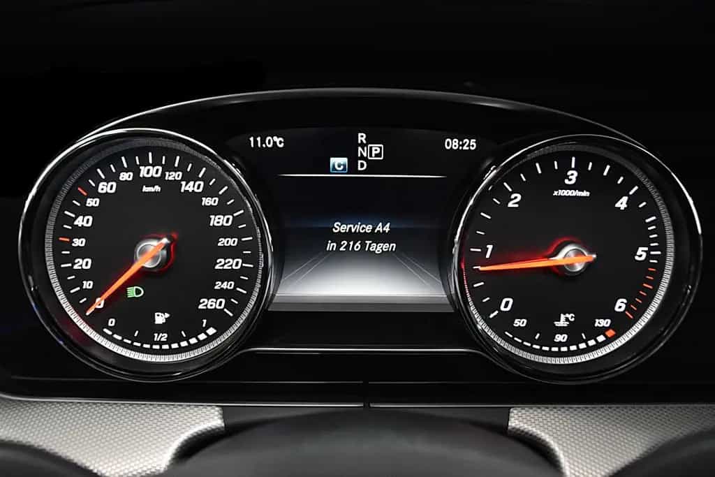 Mercedes-Benz E-Class 220 D T AVANTGARDE *FINANZIERUNG MÖGLICH* 06/2017-photo-32