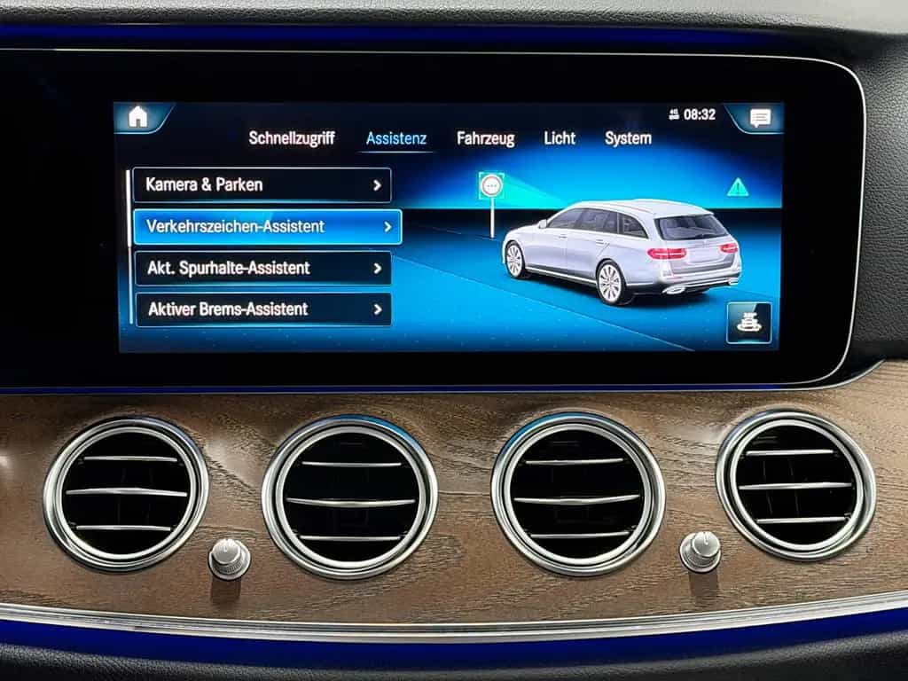 Mercedes-Benz E-Class 220 D T 9G-TRONIC AVANTGARDE *AUS 1 HAND* 01/2021-photo-12