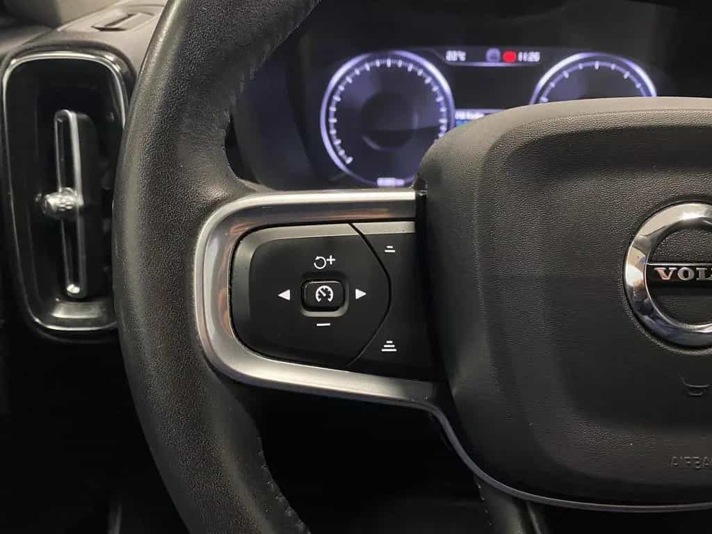 Volvo XC40 KLIMA+RFK+PDC+NAVI+SITZHEIZ+4x4+AHK+ALU+LED 03/2019-photo-10