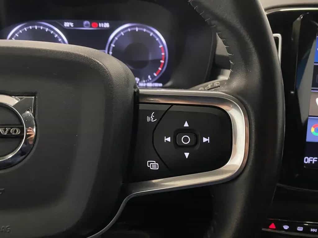 Volvo XC40 KLIMA+RFK+PDC+NAVI+SITZHEIZ+4x4+AHK+ALU+LED 03/2019-photo-11