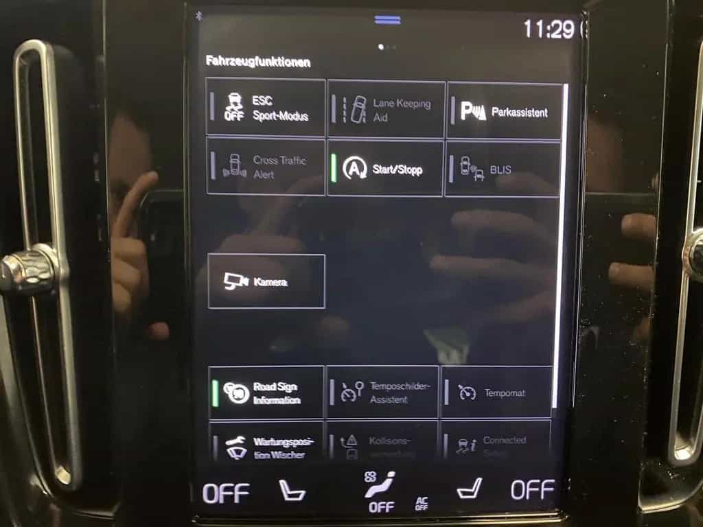 Volvo XC40 KLIMA+RFK+PDC+NAVI+SITZHEIZ+4x4+AHK+ALU+LED 03/2019-photo-16