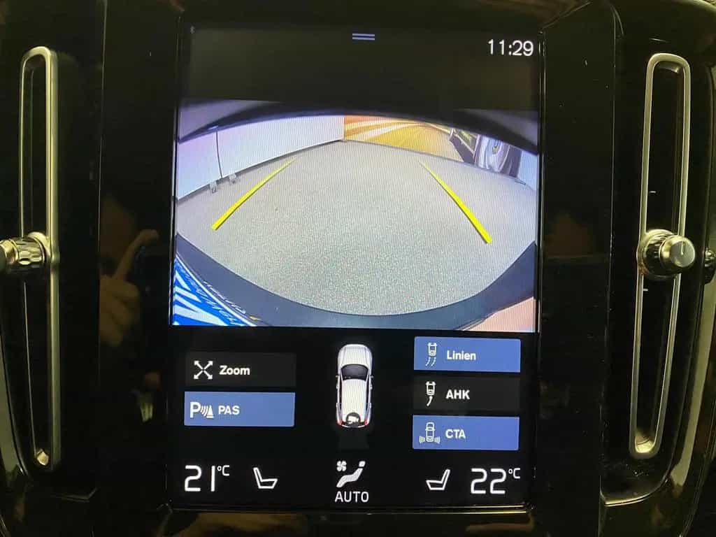 Volvo XC40 KLIMA+RFK+PDC+NAVI+SITZHEIZ+4x4+AHK+ALU+LED 03/2019-photo-17
