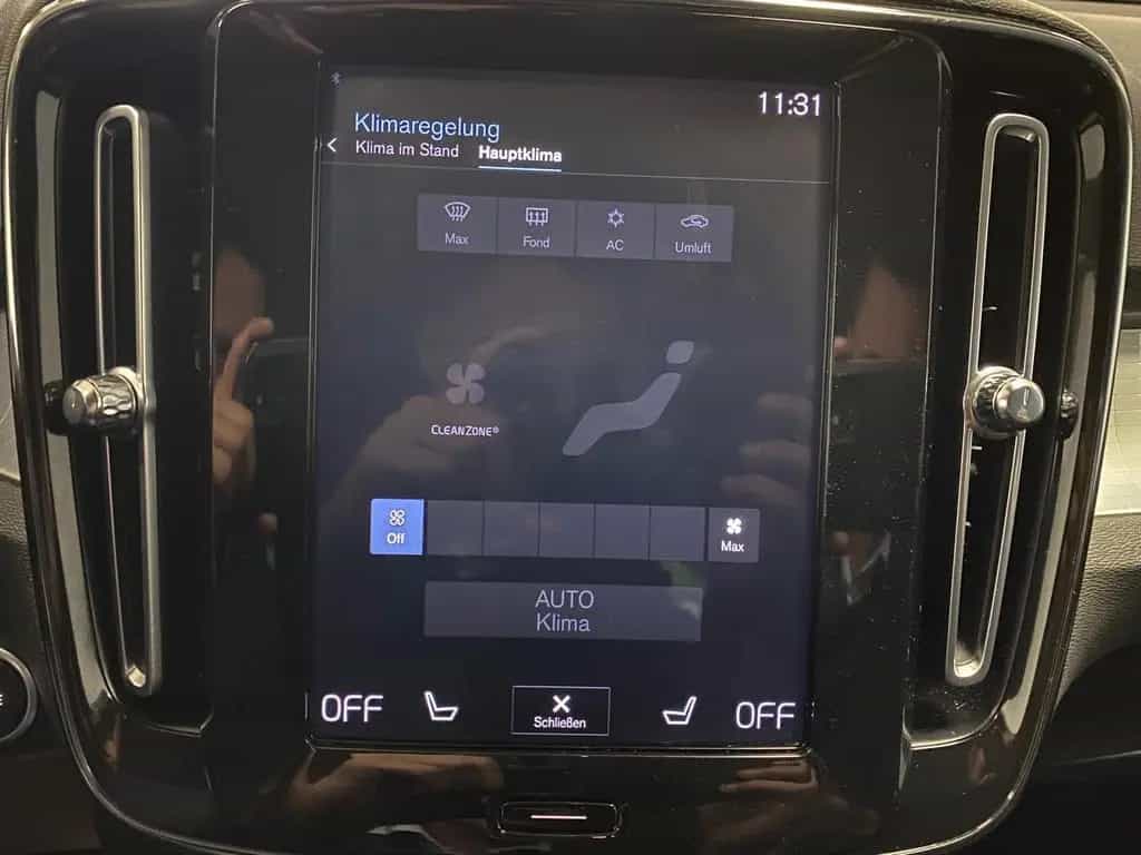 Volvo XC40 KLIMA+RFK+PDC+NAVI+SITZHEIZ+4x4+AHK+ALU+LED 03/2019-photo-18