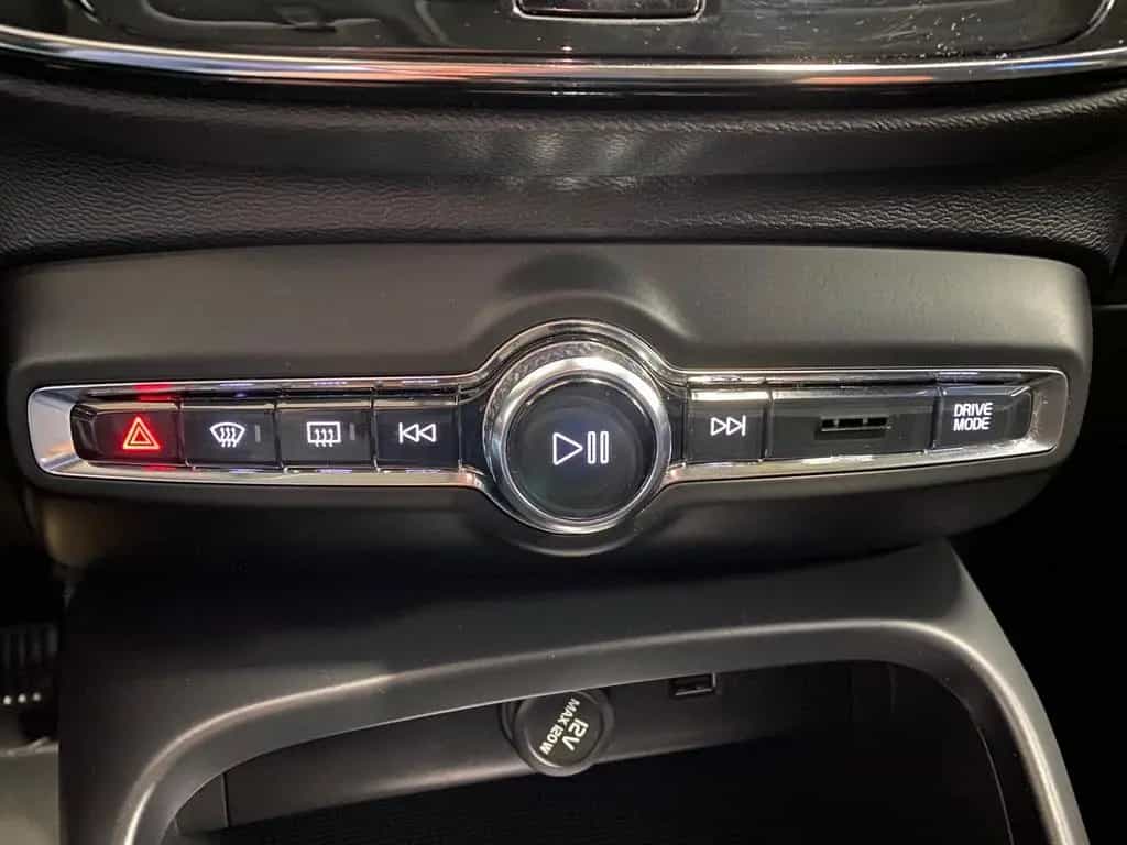 Volvo XC40 KLIMA+RFK+PDC+NAVI+SITZHEIZ+4x4+AHK+ALU+LED 03/2019-photo-20