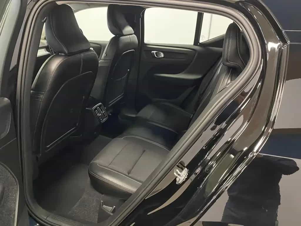Volvo XC40 KLIMA+RFK+PDC+NAVI+SITZHEIZ+4x4+AHK+ALU+LED 03/2019-photo-23
