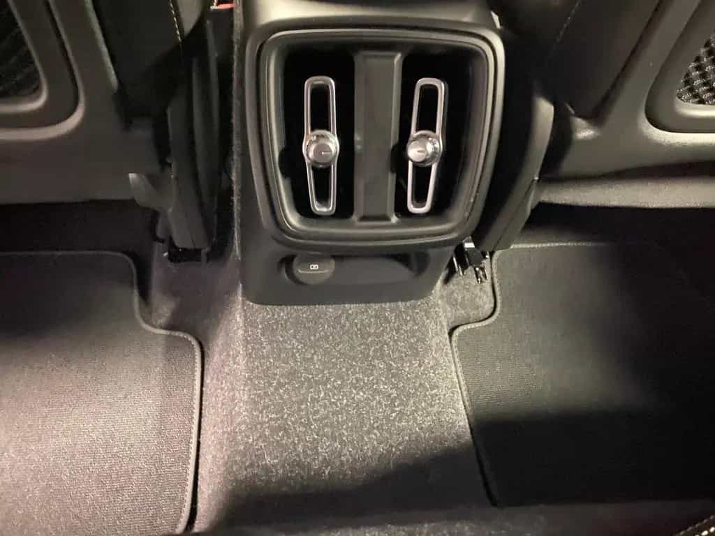 Volvo XC40 KLIMA+RFK+PDC+NAVI+SITZHEIZ+4x4+AHK+ALU+LED 03/2019-photo-24