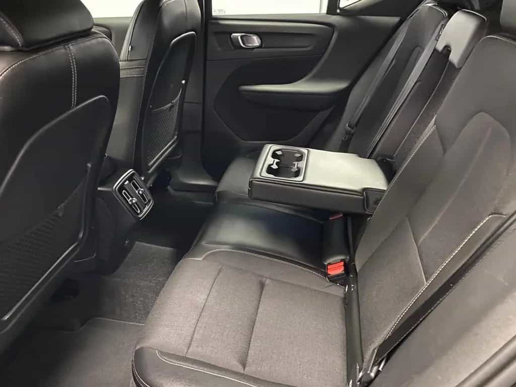 Volvo XC40 KLIMA+RFK+PDC+NAVI+SITZHEIZ+4x4+AHK+ALU+LED 03/2019-photo-25