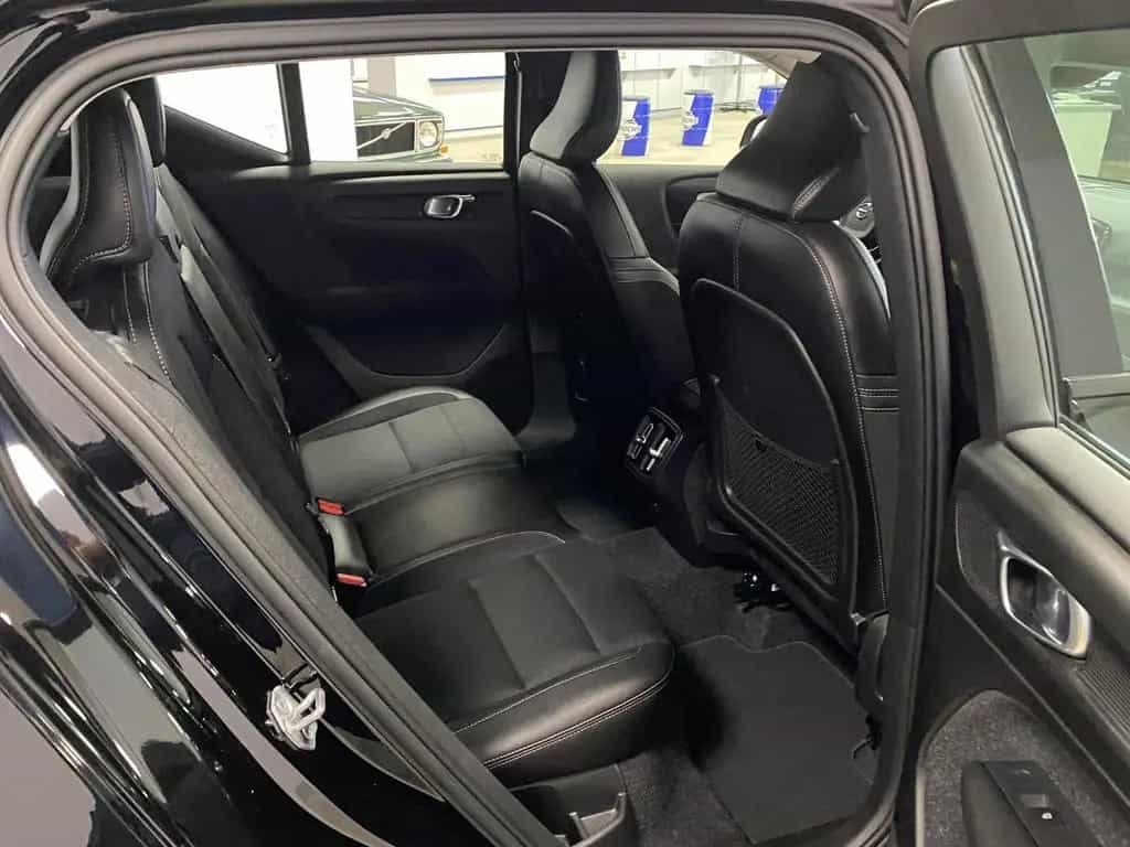 Volvo XC40 KLIMA+RFK+PDC+NAVI+SITZHEIZ+4x4+AHK+ALU+LED 03/2019-photo-27