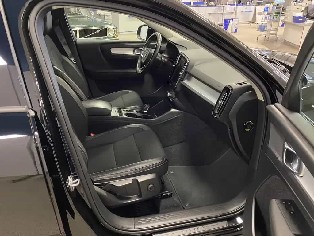 Volvo XC40 KLIMA+RFK+PDC+NAVI+SITZHEIZ+4x4+AHK+ALU+LED 03/2019-photo-29