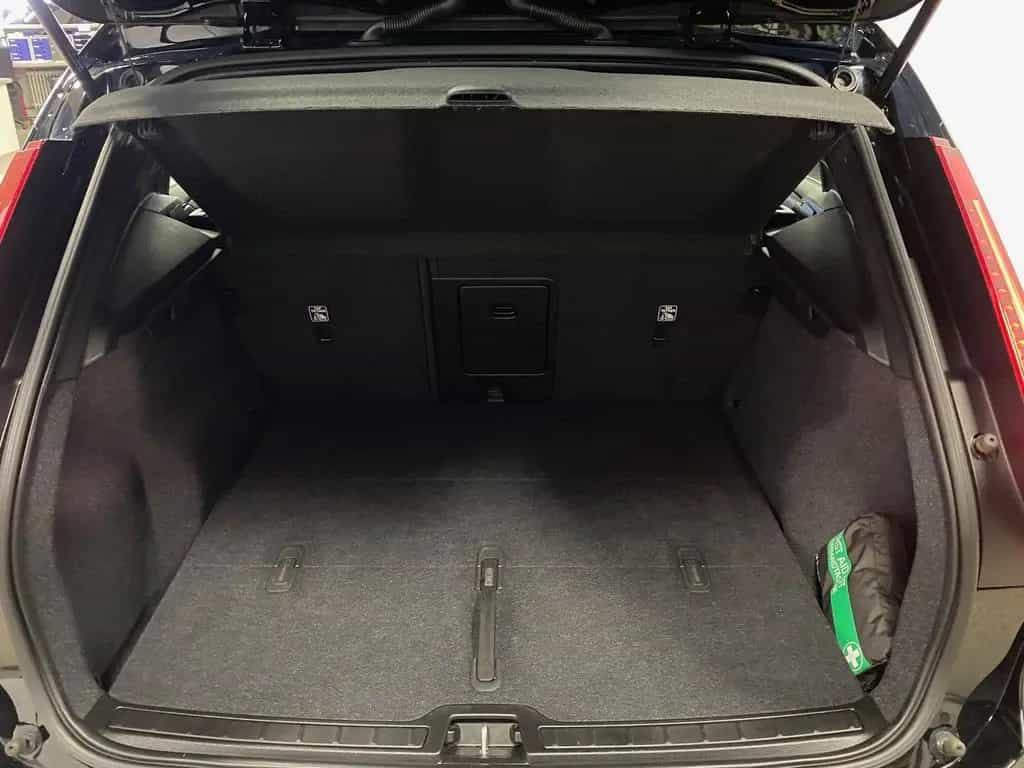Volvo XC40 KLIMA+RFK+PDC+NAVI+SITZHEIZ+4x4+AHK+ALU+LED 03/2019-photo-31