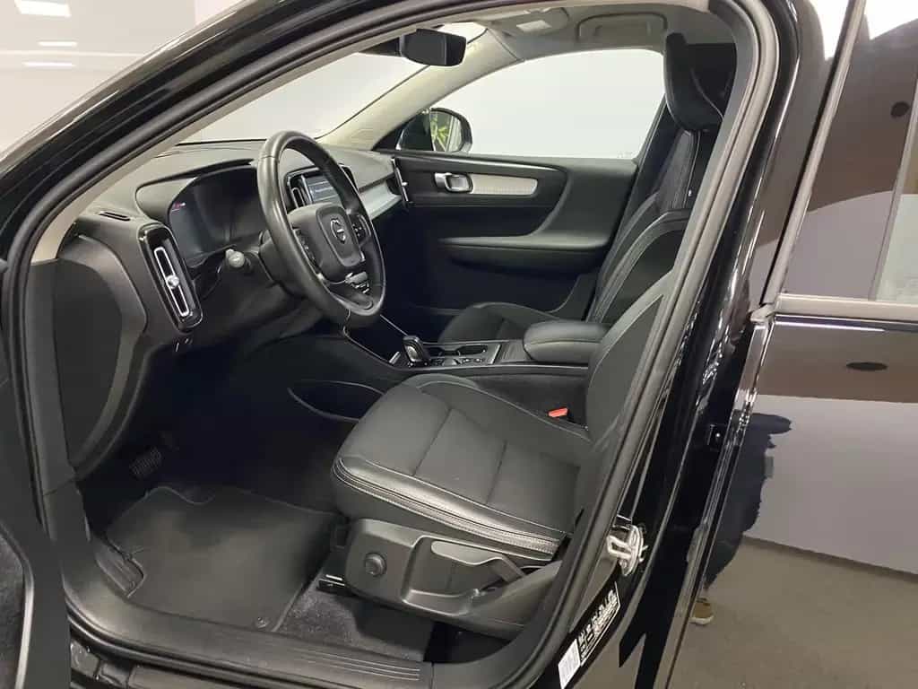 Volvo XC40 KLIMA+RFK+PDC+NAVI+SITZHEIZ+4x4+AHK+ALU+LED 03/2019-photo-7