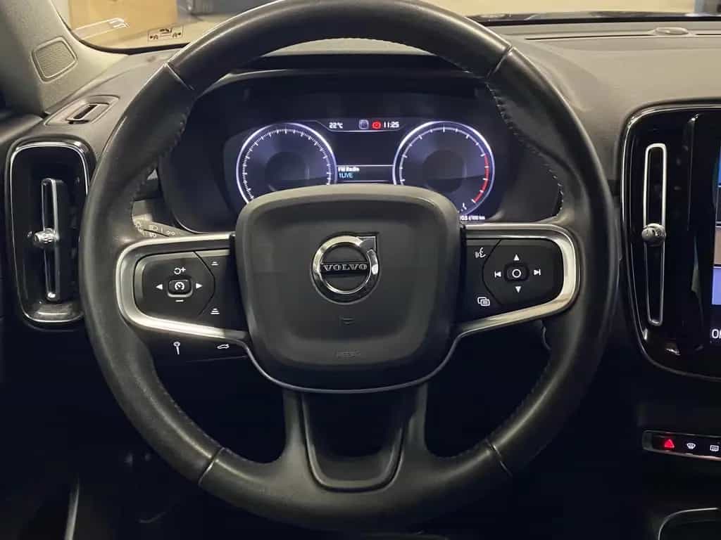 Volvo XC40 KLIMA+RFK+PDC+NAVI+SITZHEIZ+4x4+AHK+ALU+LED 03/2019-photo-9