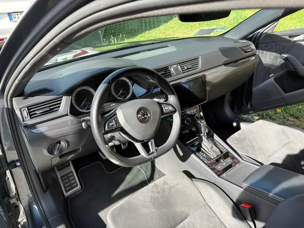 Skoda Superb Sportline Allrad Canton Standheizung Pano 11/2017-photo-7