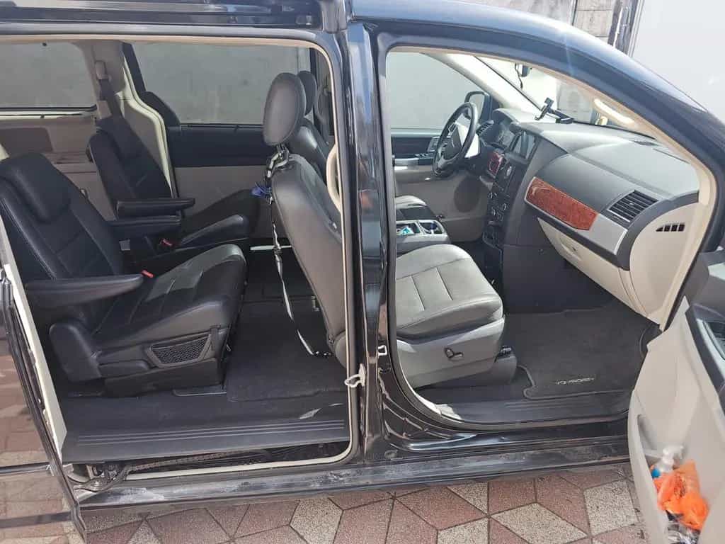 Chrysler Grand Voyager LX 2.8 CRD Autom. LX 09/2009-photo-2
