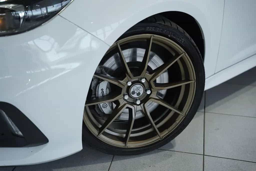 Ford Focus RS *19 Zoll *Recaro*MILLTEK*Navi*Öhlins* 05/2016-photo-2