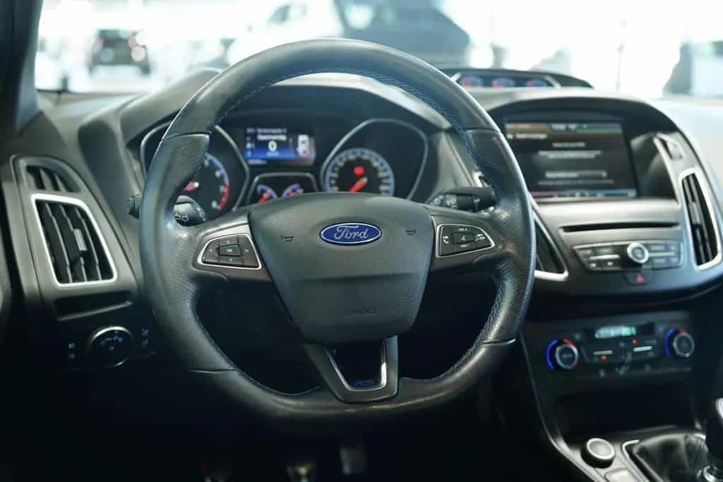 Ford Focus RS *19 Zoll *Recaro*MILLTEK*Navi*Öhlins* 05/2016-photo-39