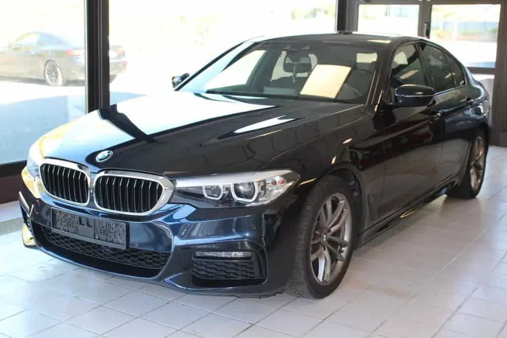 BMW 520 d M Sport Standheizung Hifi Keyless 360 10/2018-photo-0
