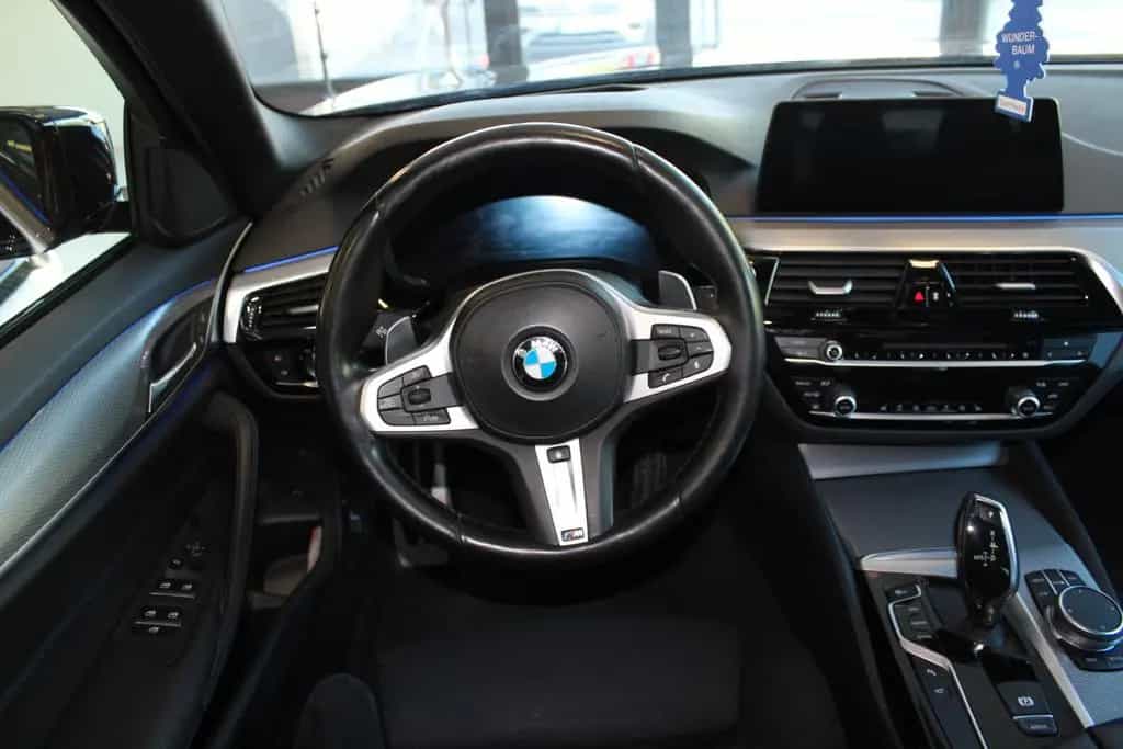 BMW 520 d M Sport Standheizung Hifi Keyless 360 10/2018-photo-12