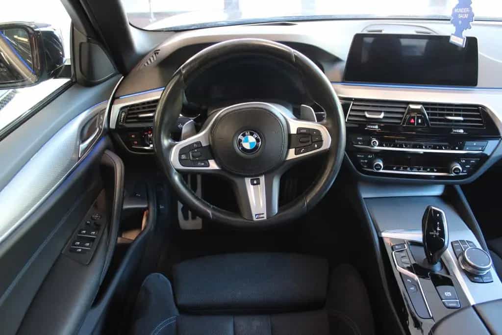 BMW 520 d M Sport Standheizung Hifi Keyless 360 10/2018-photo-13