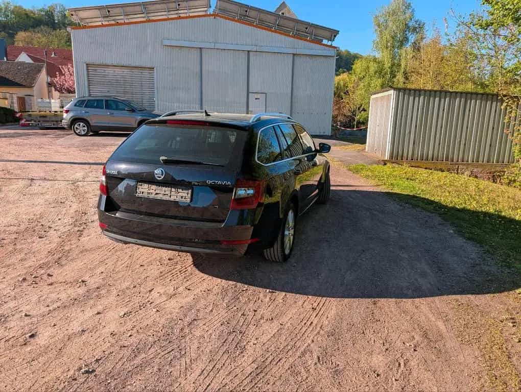 Skoda Octavia 2.0TDI, Kombi, wenig Km, Top... 02/2018-photo-4