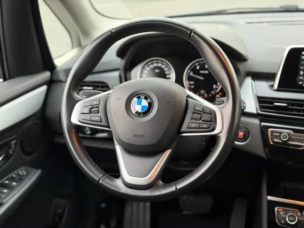 BMW 2 Series 220 d xDrive Advantage AHK. * wenig Km* Navi* 04/2018-photo-12