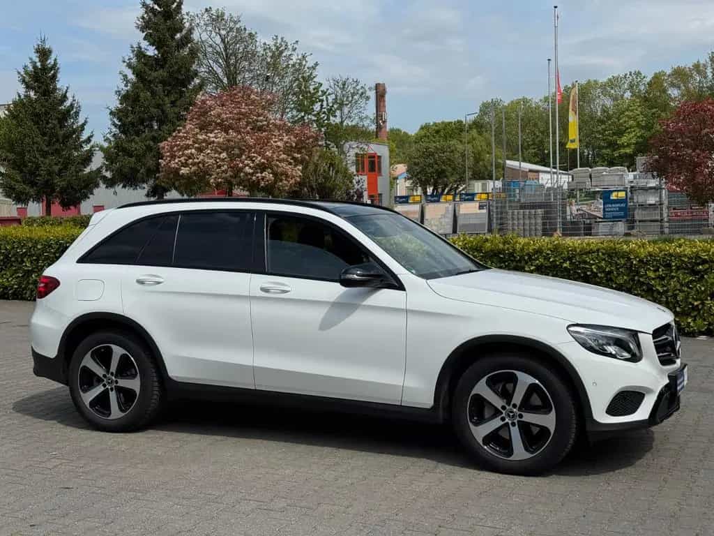 Mercedes-Benz GLC-Class 250 4Matic Garantie *AMG Line *Leder *Pano 02/2019-photo-2