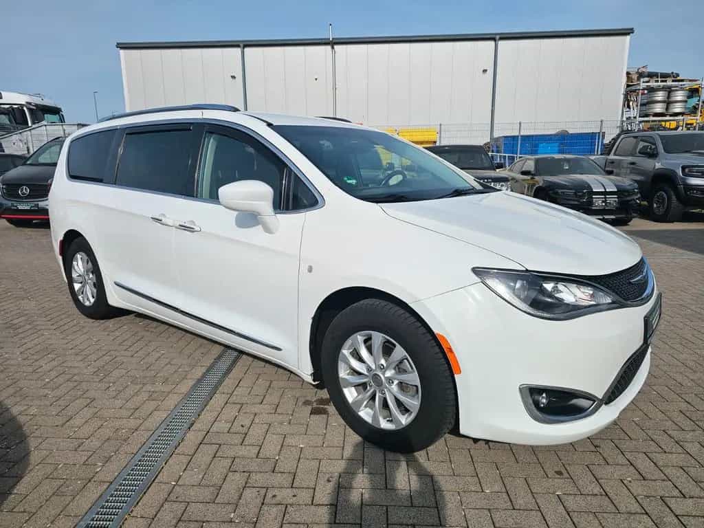 Chrysler Pacifica 3.6L V6 . TWA.PDC.Sitz.Heizung. 10/2017-photo-1