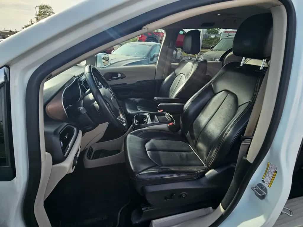 Chrysler Pacifica 3.6L V6 . TWA.PDC.Sitz.Heizung. 10/2017-photo-18