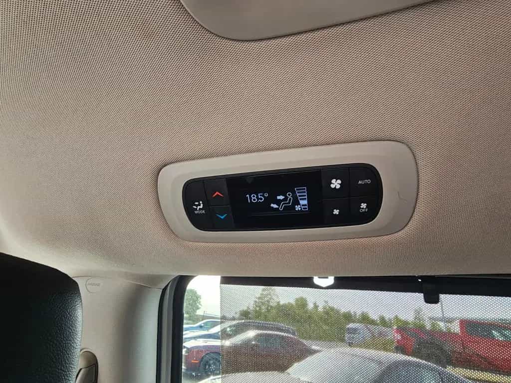 Chrysler Pacifica 3.6L V6 . TWA.PDC.Sitz.Heizung. 10/2017-photo-21