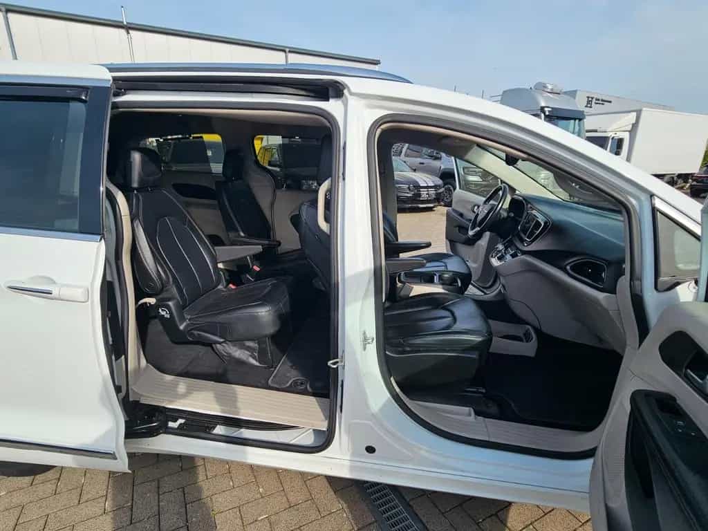 Chrysler Pacifica 3.6L V6 . TWA.PDC.Sitz.Heizung. 10/2017-photo-25