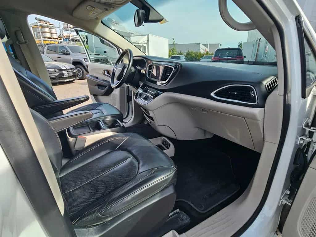 Chrysler Pacifica 3.6L V6 . TWA.PDC.Sitz.Heizung. 10/2017-photo-26