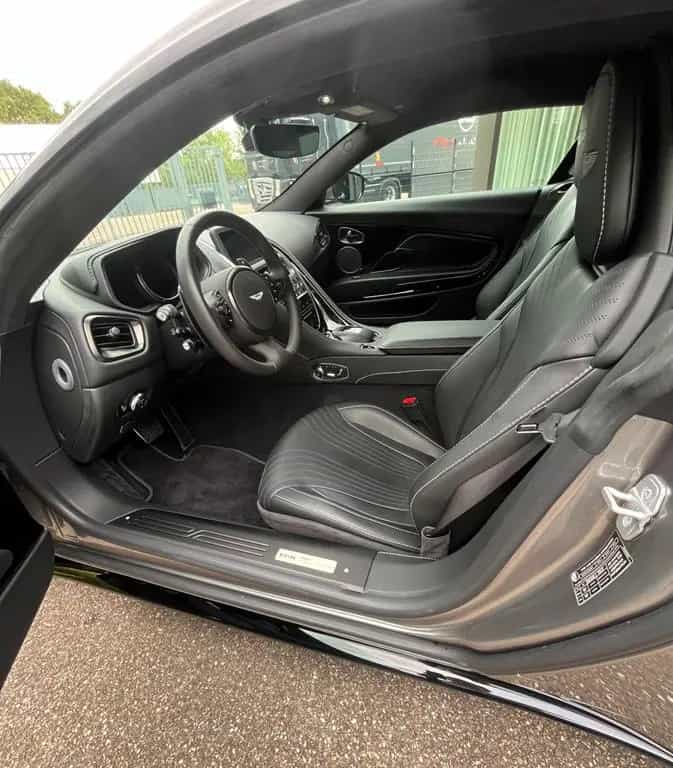 Aston Martin DB11 4.0 V8 Like New! 06/2020-photo-10