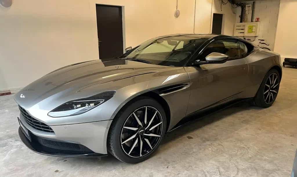 Aston Martin DB11 4.0 V8 Like New! 06/2020-photo-16