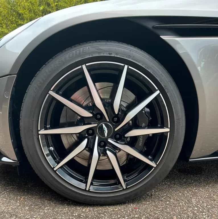 Aston Martin DB11 4.0 V8 Like New! 06/2020-photo-19