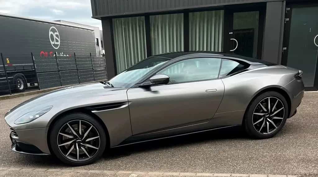Aston Martin DB11 4.0 V8 Like New! 06/2020-photo-6
