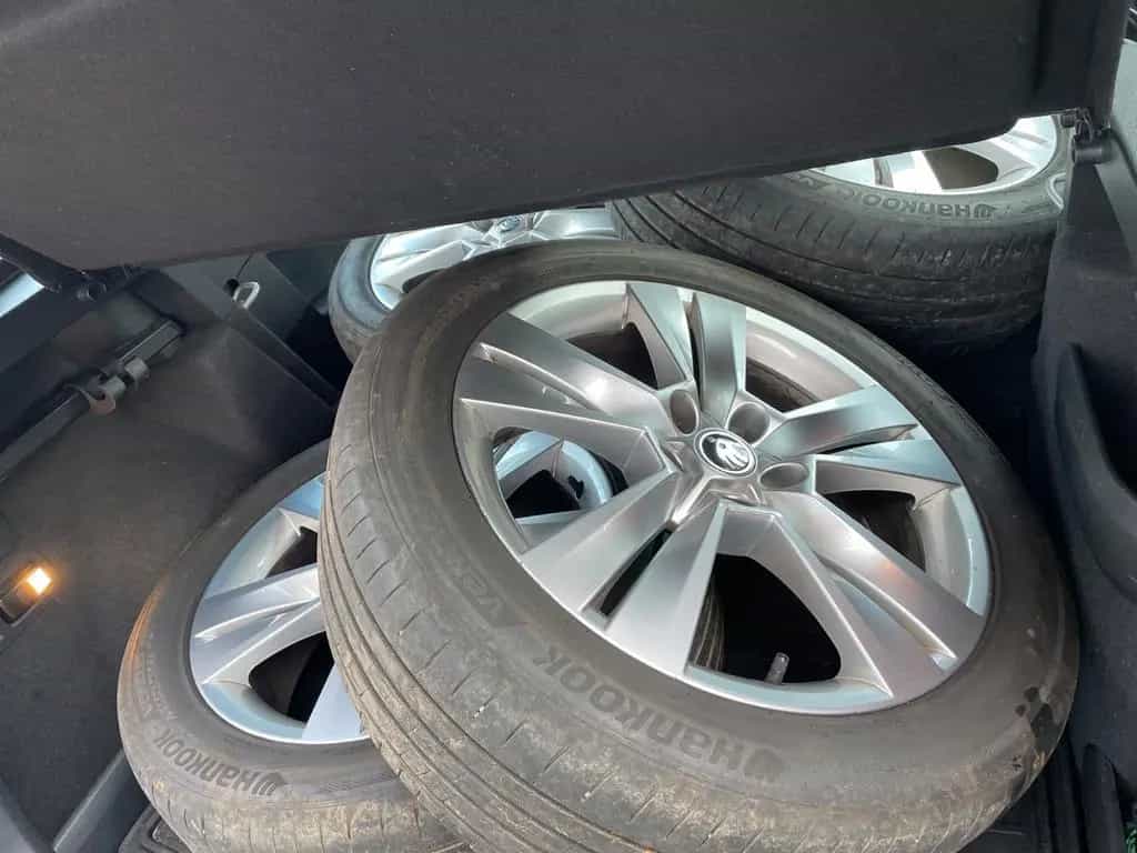Skoda Karoq 2.0l TDI DSG 4x4 STYLE STYLE,LED, AHK 05/2018-photo-11