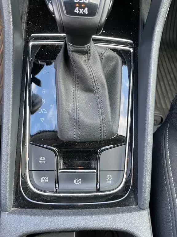 Skoda Karoq 2.0l TDI DSG 4x4 STYLE STYLE,LED, AHK 05/2018-photo-13