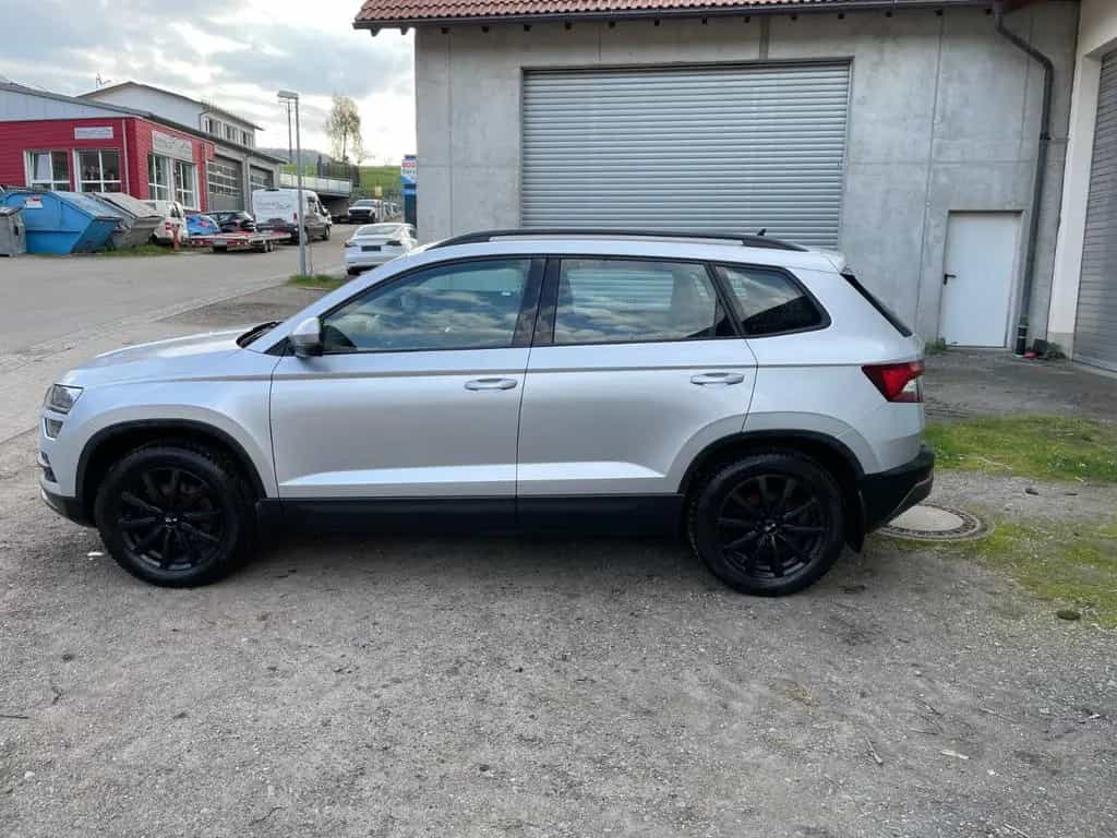 Skoda Karoq 2.0l TDI DSG 4x4 STYLE STYLE,LED, AHK 05/2018-photo-4