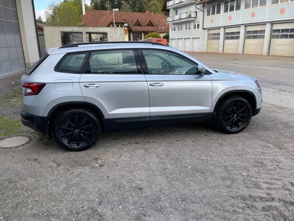 Skoda Karoq 2.0l TDI DSG 4x4 STYLE STYLE,LED, AHK 05/2018-photo-5