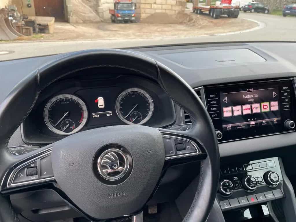 Skoda Karoq 2.0l TDI DSG 4x4 STYLE STYLE,LED, AHK 05/2018-photo-7