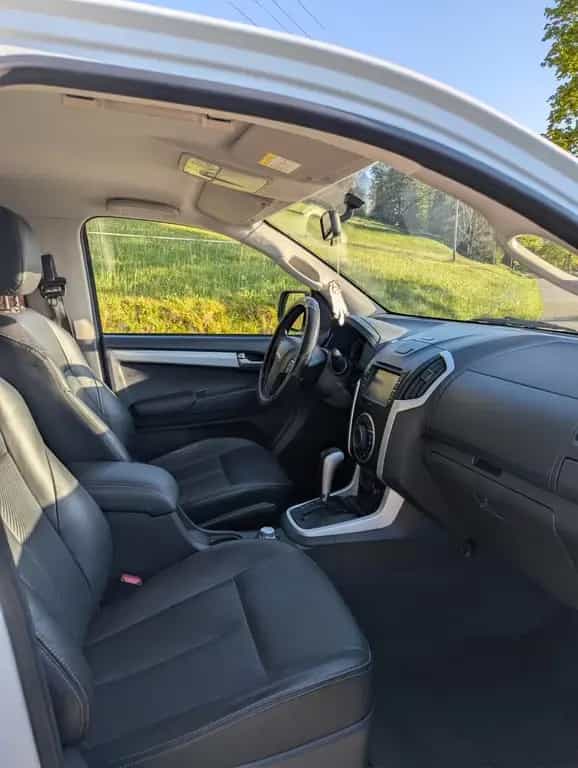Isuzu D-Max 11/2017-photo-6