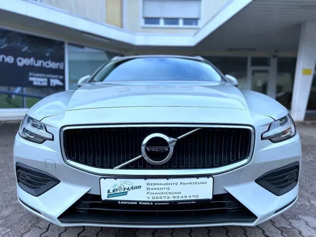 Volvo V60 2,0 Ltr Aut. Navi LED Leder Alu Pdc Tüv NEU 10/2018-photo-1