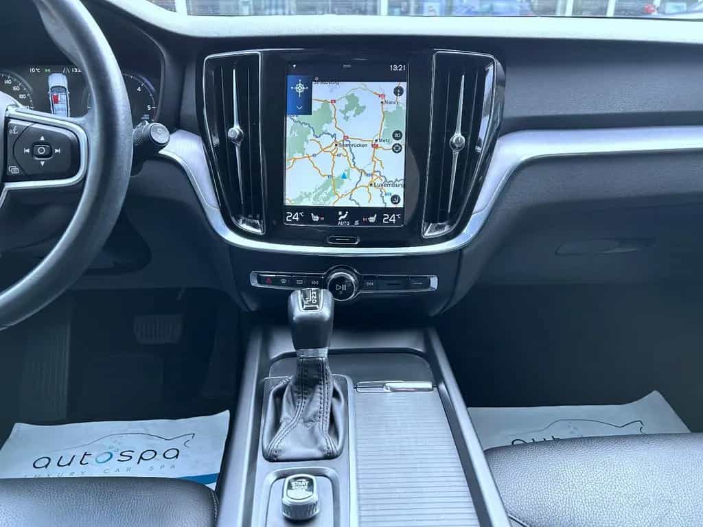 Volvo V60 2,0 Ltr Aut. Navi LED Leder Alu Pdc Tüv NEU 10/2018-photo-12