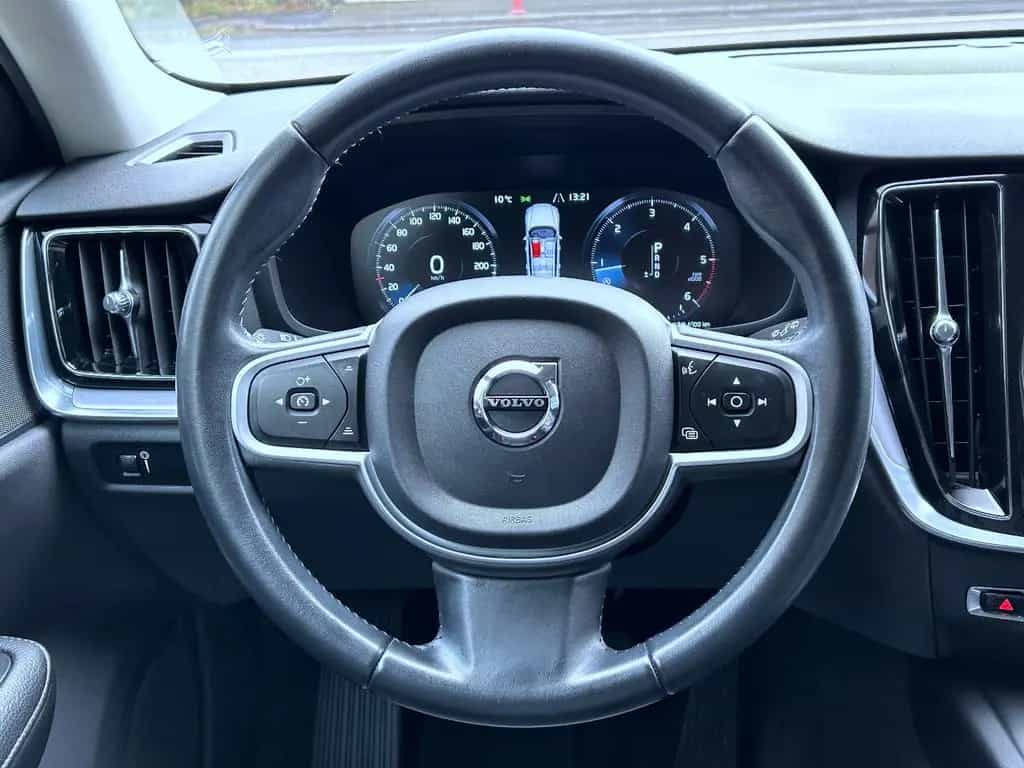 Volvo V60 2,0 Ltr Aut. Navi LED Leder Alu Pdc Tüv NEU 10/2018-photo-13