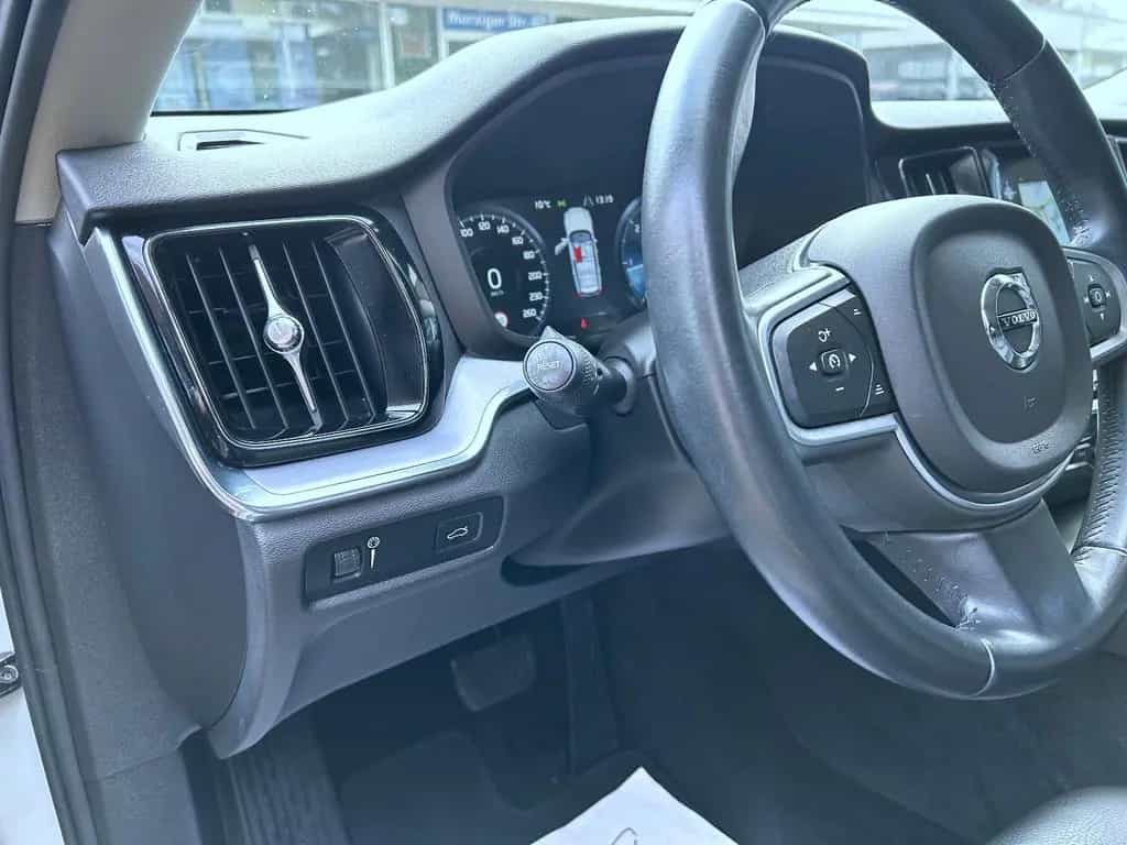 Volvo V60 2,0 Ltr Aut. Navi LED Leder Alu Pdc Tüv NEU 10/2018-photo-17