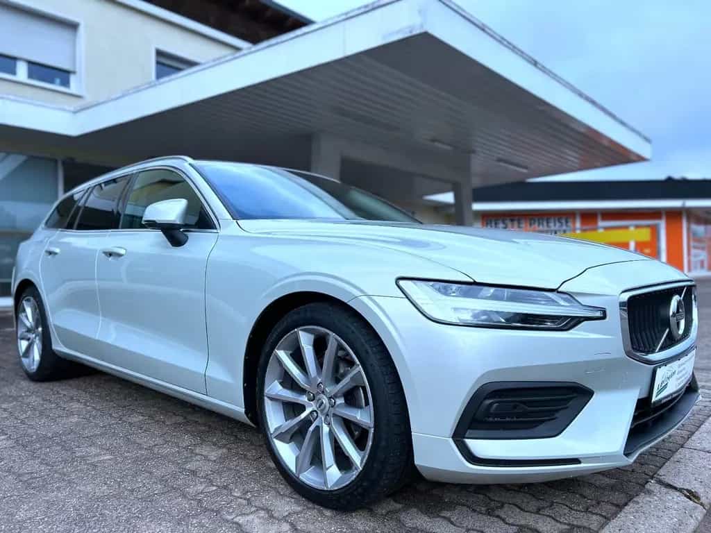 Volvo V60 2,0 Ltr Aut. Navi LED Leder Alu Pdc Tüv NEU 10/2018-photo-2