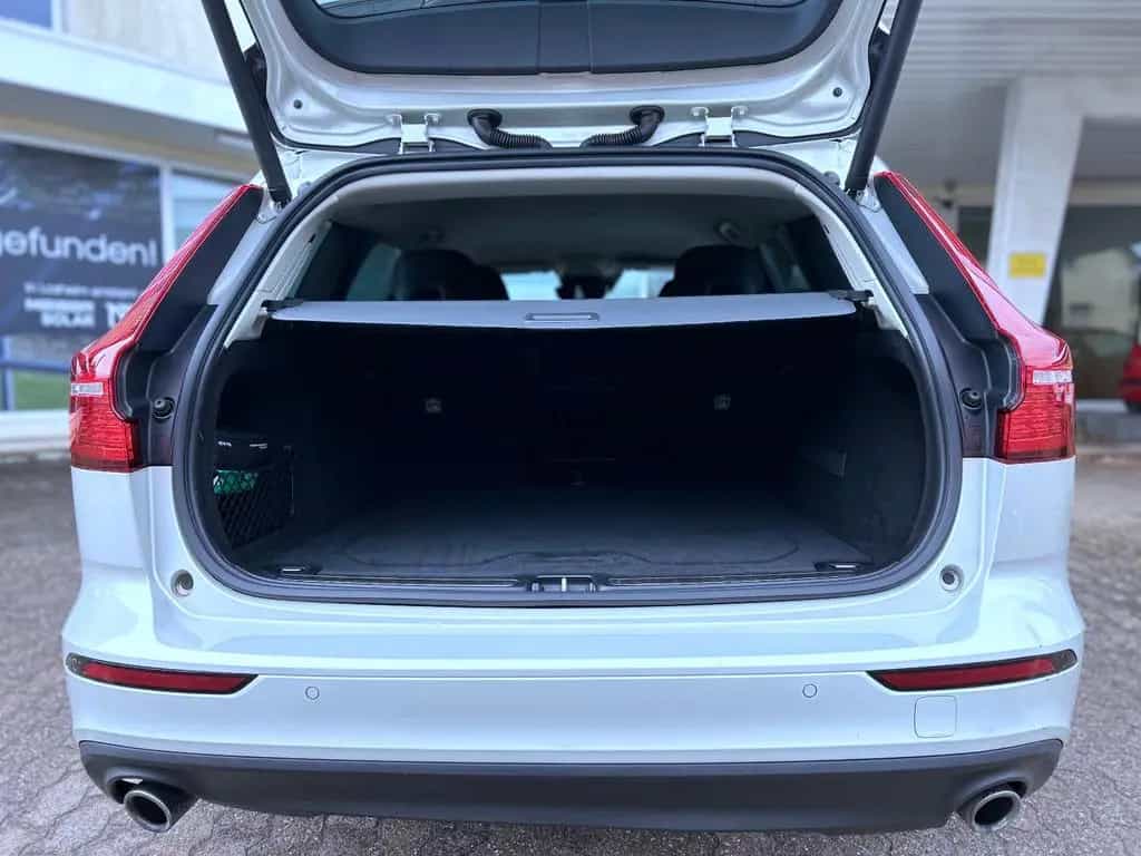 Volvo V60 2,0 Ltr Aut. Navi LED Leder Alu Pdc Tüv NEU 10/2018-photo-22