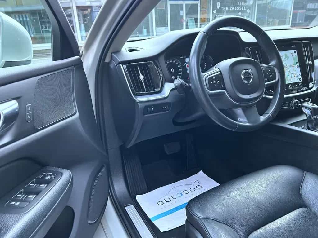 Volvo V60 2,0 Ltr Aut. Navi LED Leder Alu Pdc Tüv NEU 10/2018-photo-8