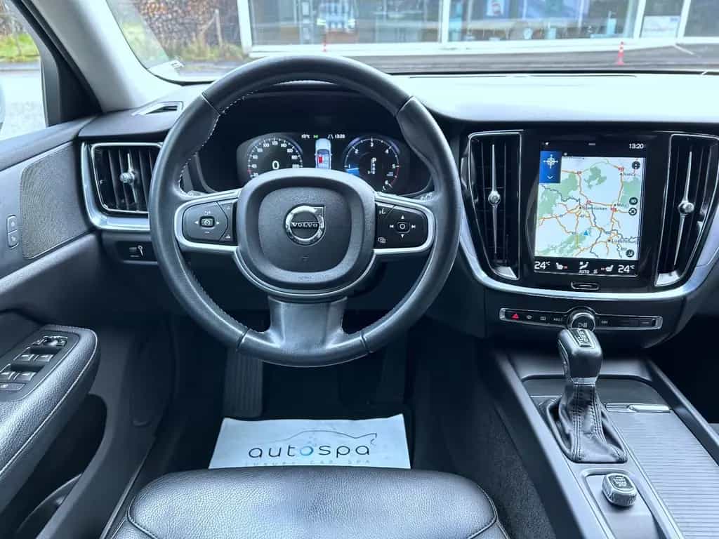 Volvo V60 2,0 Ltr Aut. Navi LED Leder Alu Pdc Tüv NEU 10/2018-photo-9