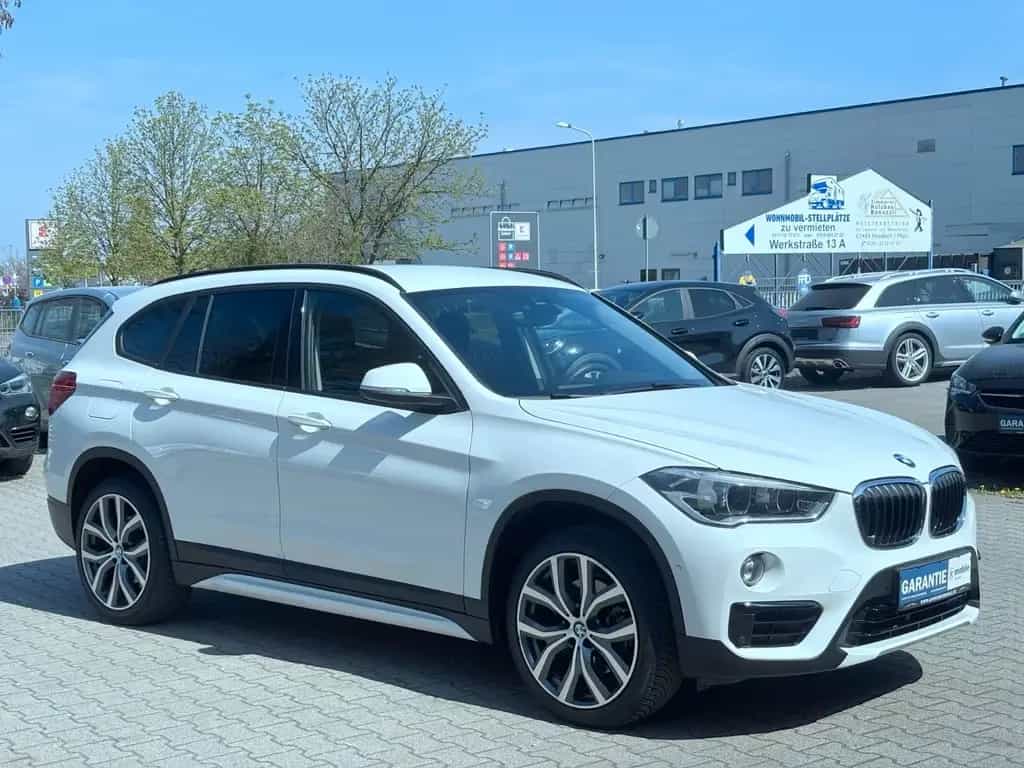 BMW X1 sDrive 20 i Sport Line*Navi*LED*Carplay*19" 05/2018-photo-1